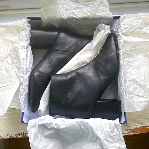 Like new Stuart Weitzman ankle boots - Picture 7 of 9